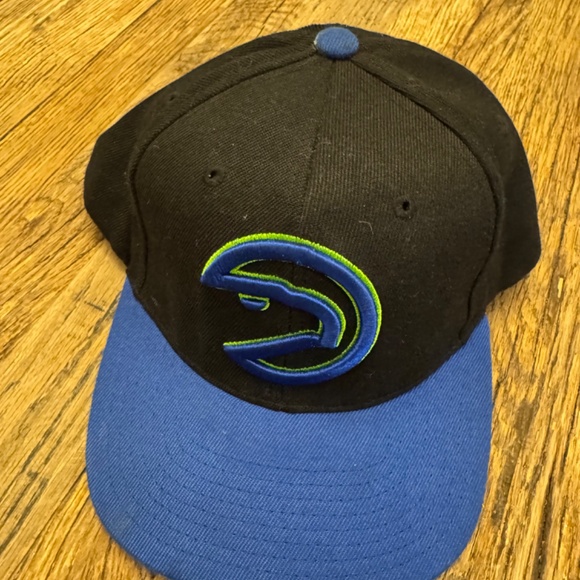 Preowned Mitchell & Ness Black Blue Atlanta Hawks NBA Basketball ball cap hat OS - Picture 2 of 4